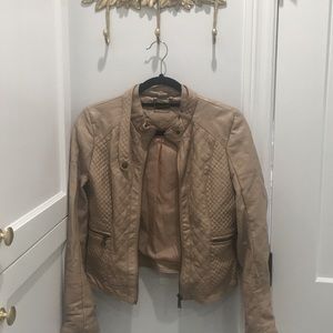 Girls jacket  with zipper on the sleeves very warm